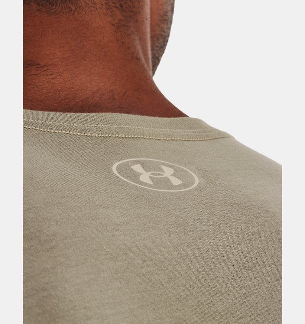 UAショートスリーブ Tシャツ スタックド ロゴ（アウトドア/MEN）